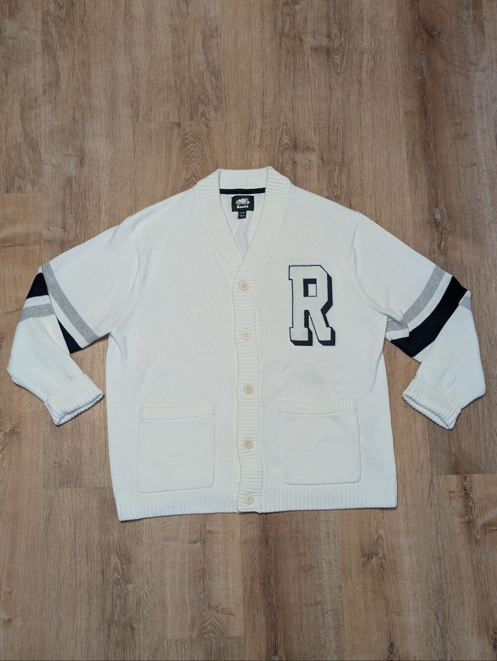 Roots Men's Cream V-Neck Knit Cardigan with R Patch Size XL